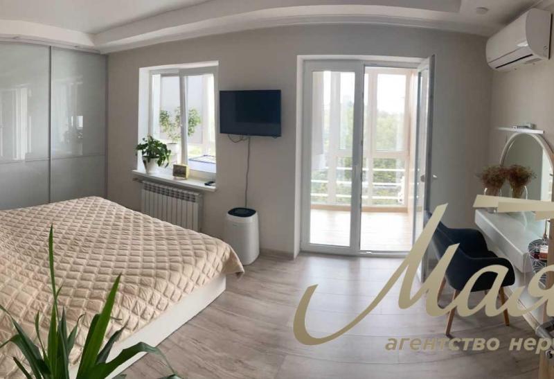 Продаж 2к квартири 66 кв. м на вул. Козача