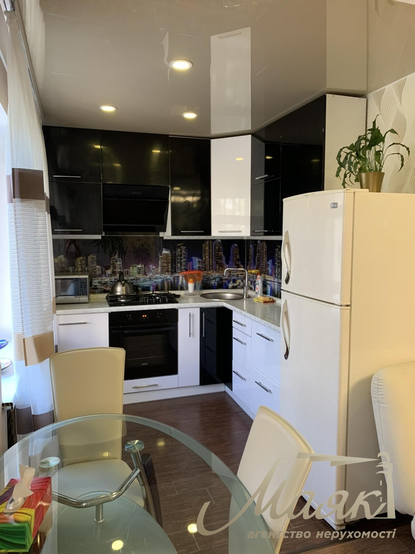 Продаж 3 кімнатної квартири Хортицький мк-рн