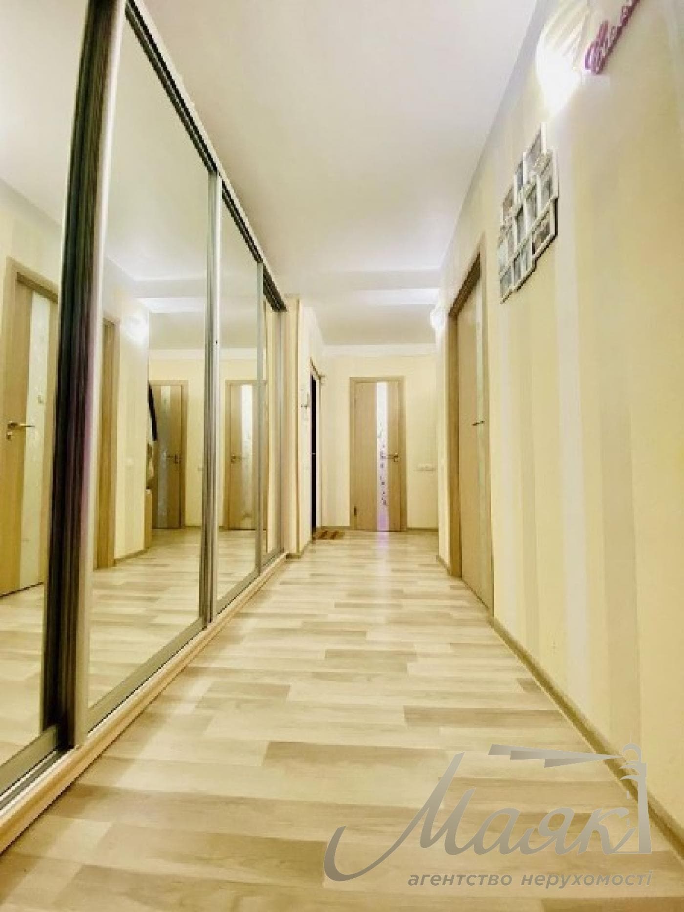 продам 2-к.кв.по Светлой,3/9,ЕВРОРЕМОНТ