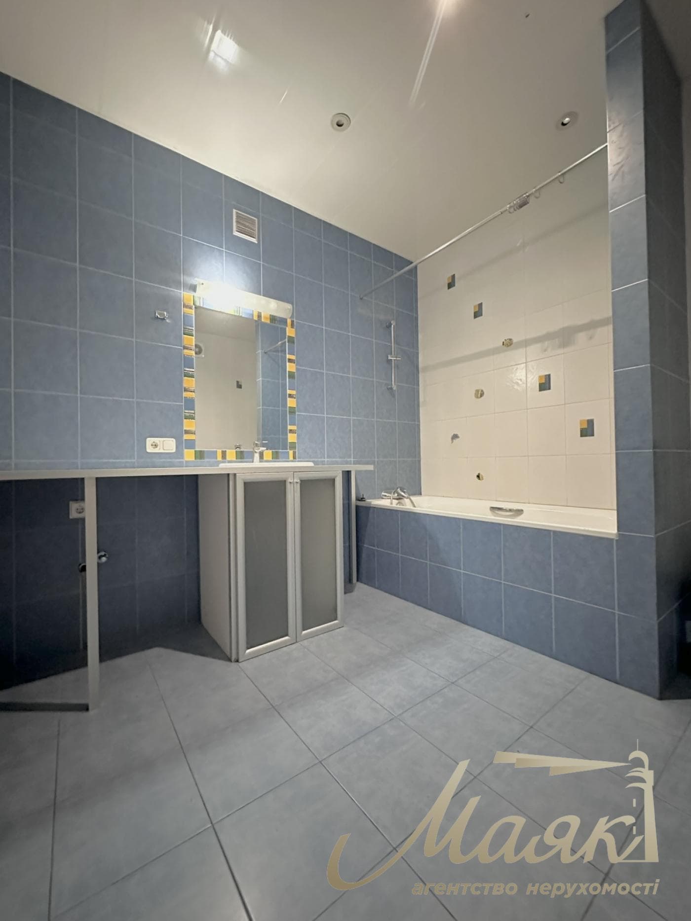 Продаж эксклюзивної 3 кімнатної квартири в Центрі міста