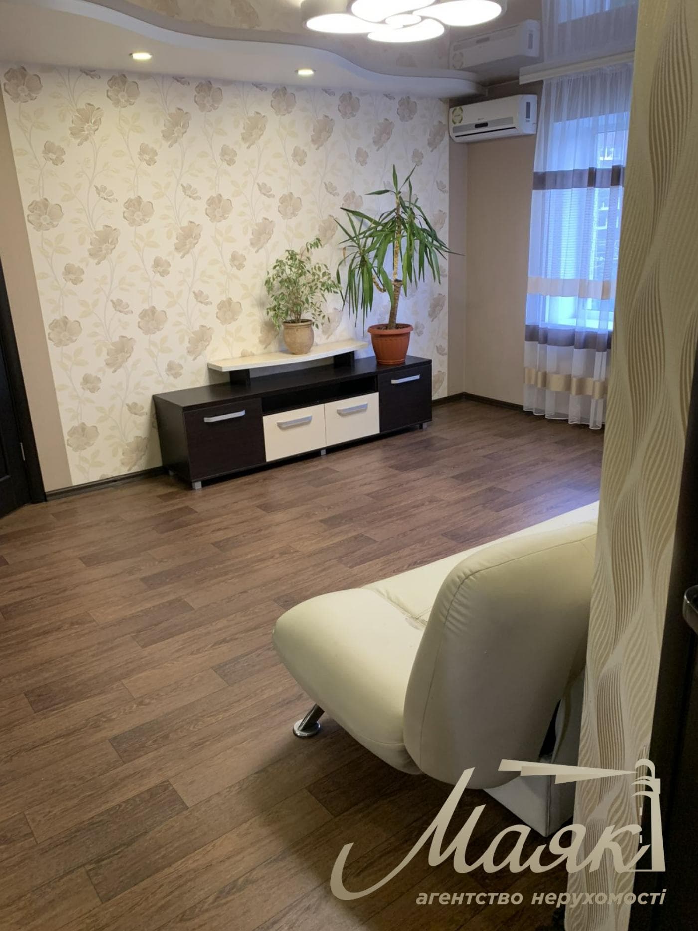 Продаж 3 кімнатної квартири Хортицький мк-рн