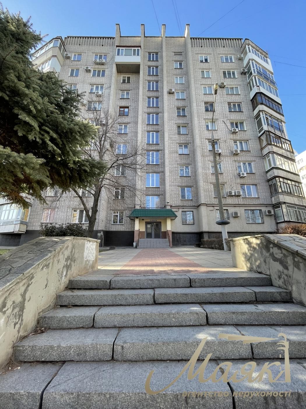 Продаж 2 кімн. квартири в «обкомівському» будинку