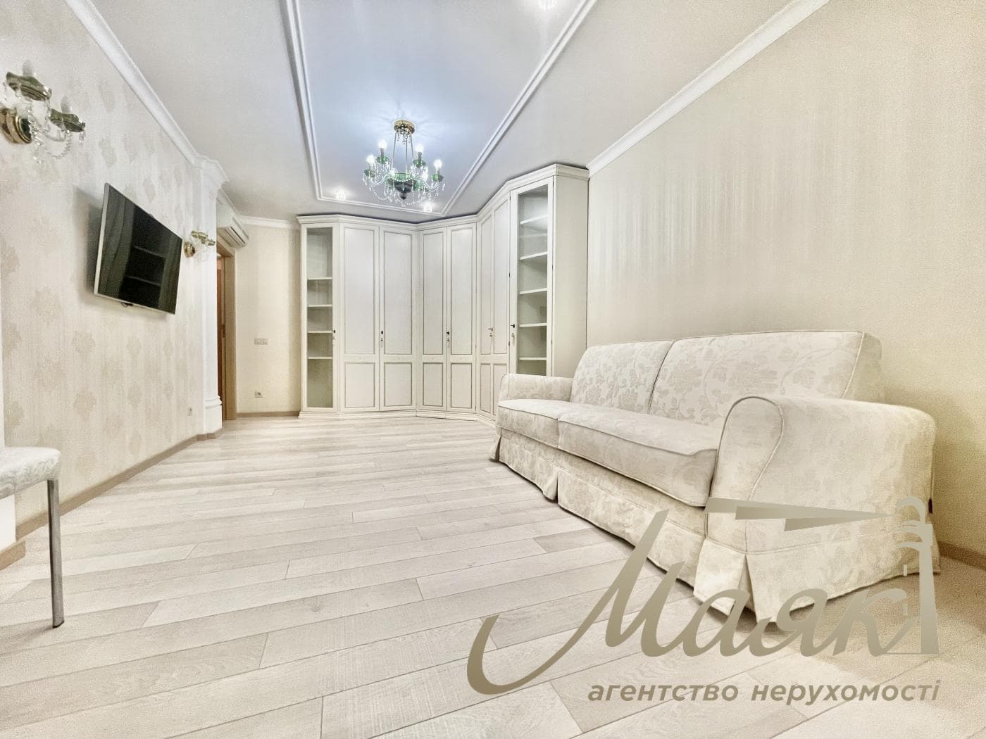 4к.кв. в Олександрівськім р-ні, 3/5 пов.