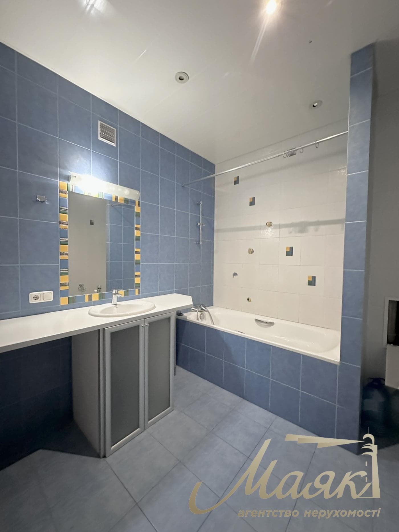 Продаж эксклюзивної 3 кімнатної квартири в Центрі міста