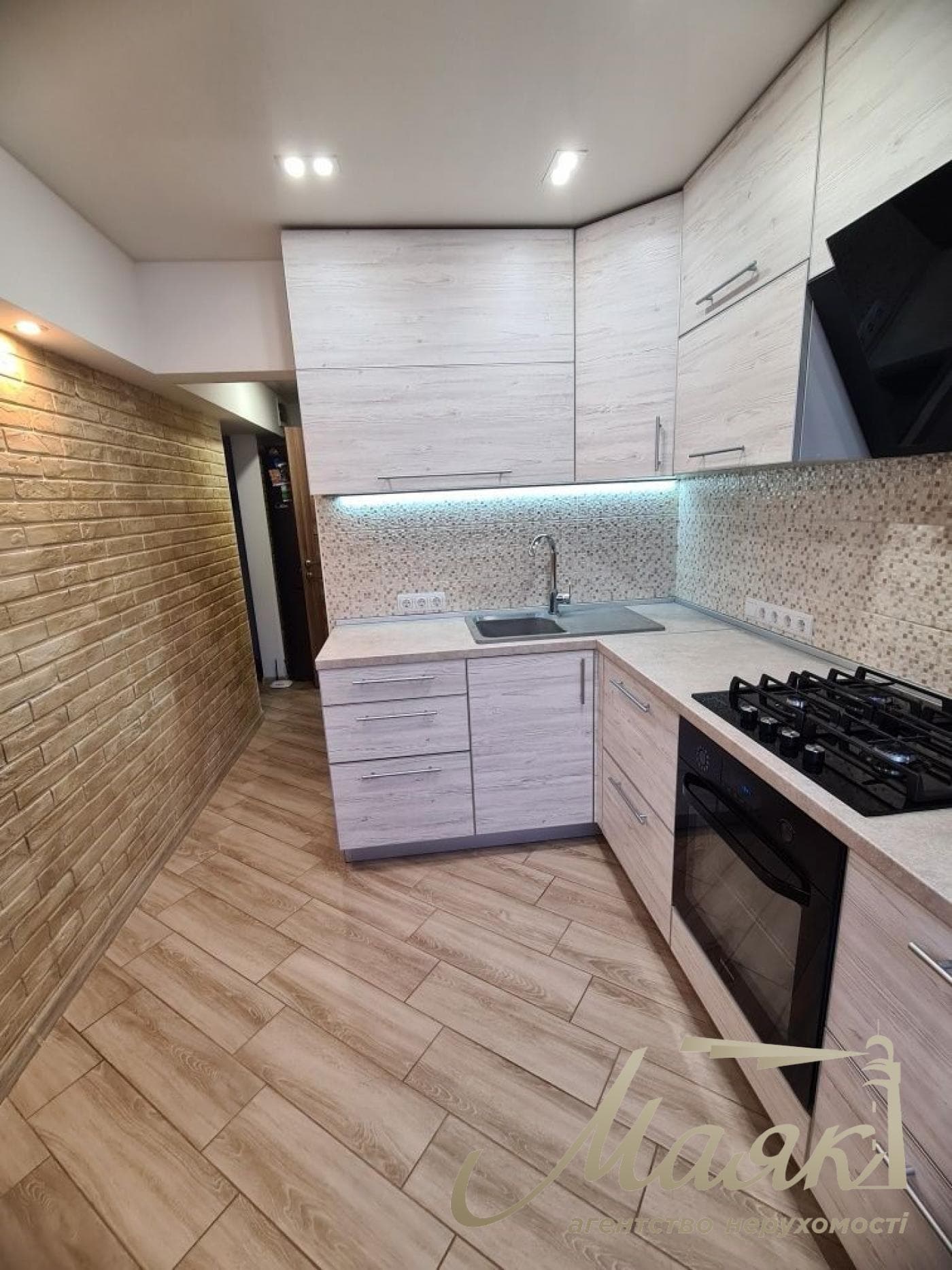 Продам 2х ком.квартиру с хорошим ремонтом