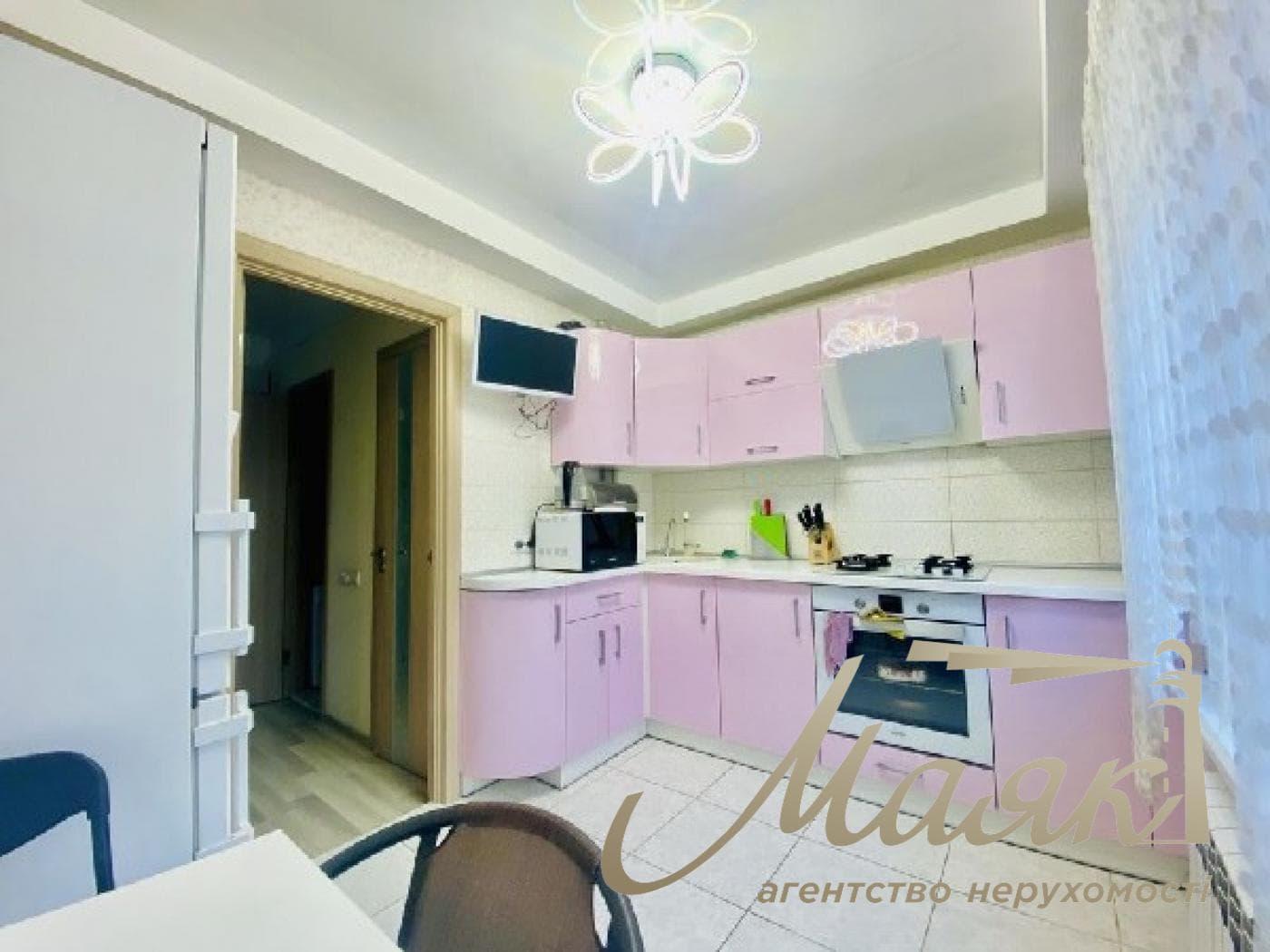 продам 2-к.кв.по Светлой,3/9,ЕВРОРЕМОНТ