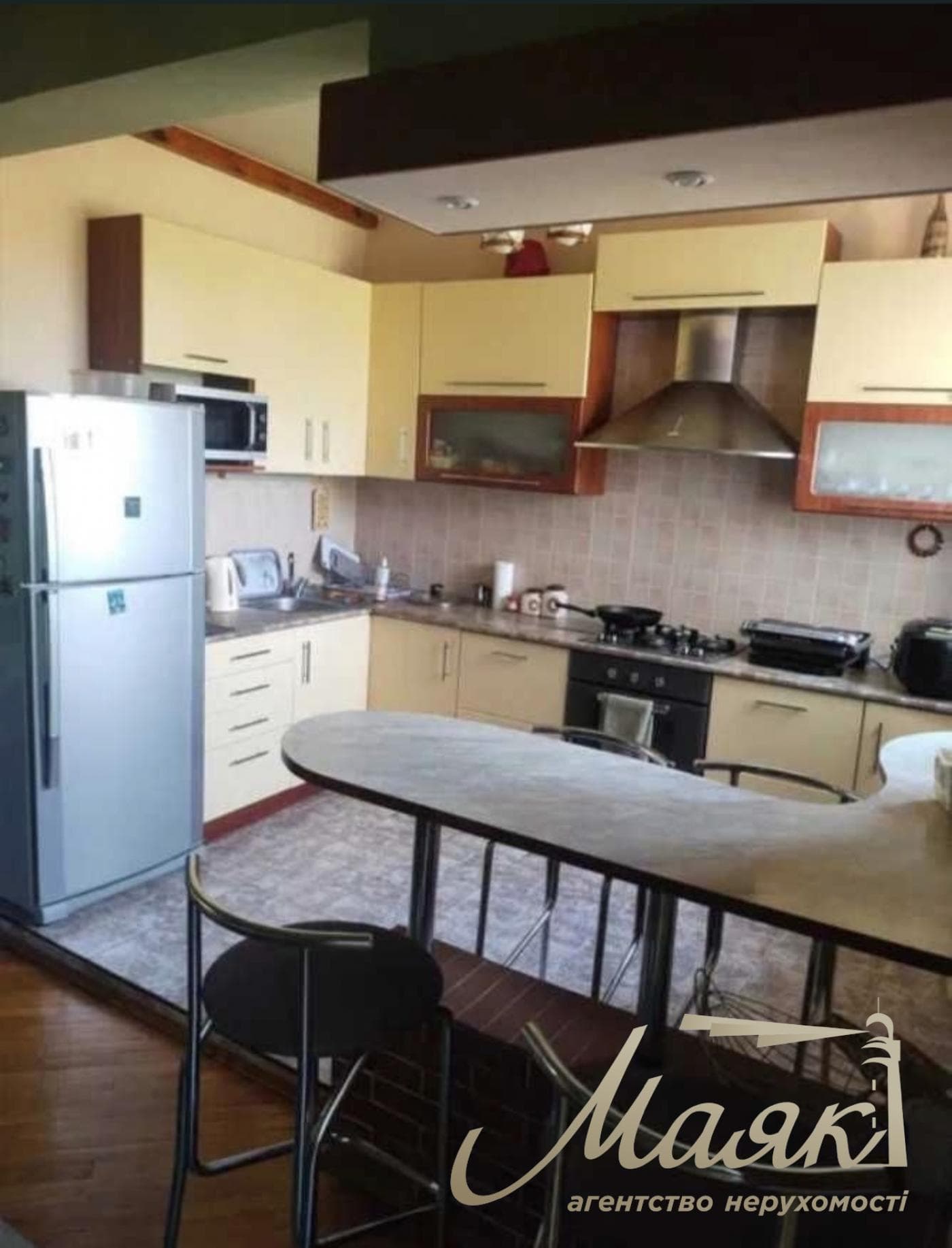 3 кімн. квартира по вул.Незалежної України, 4/5