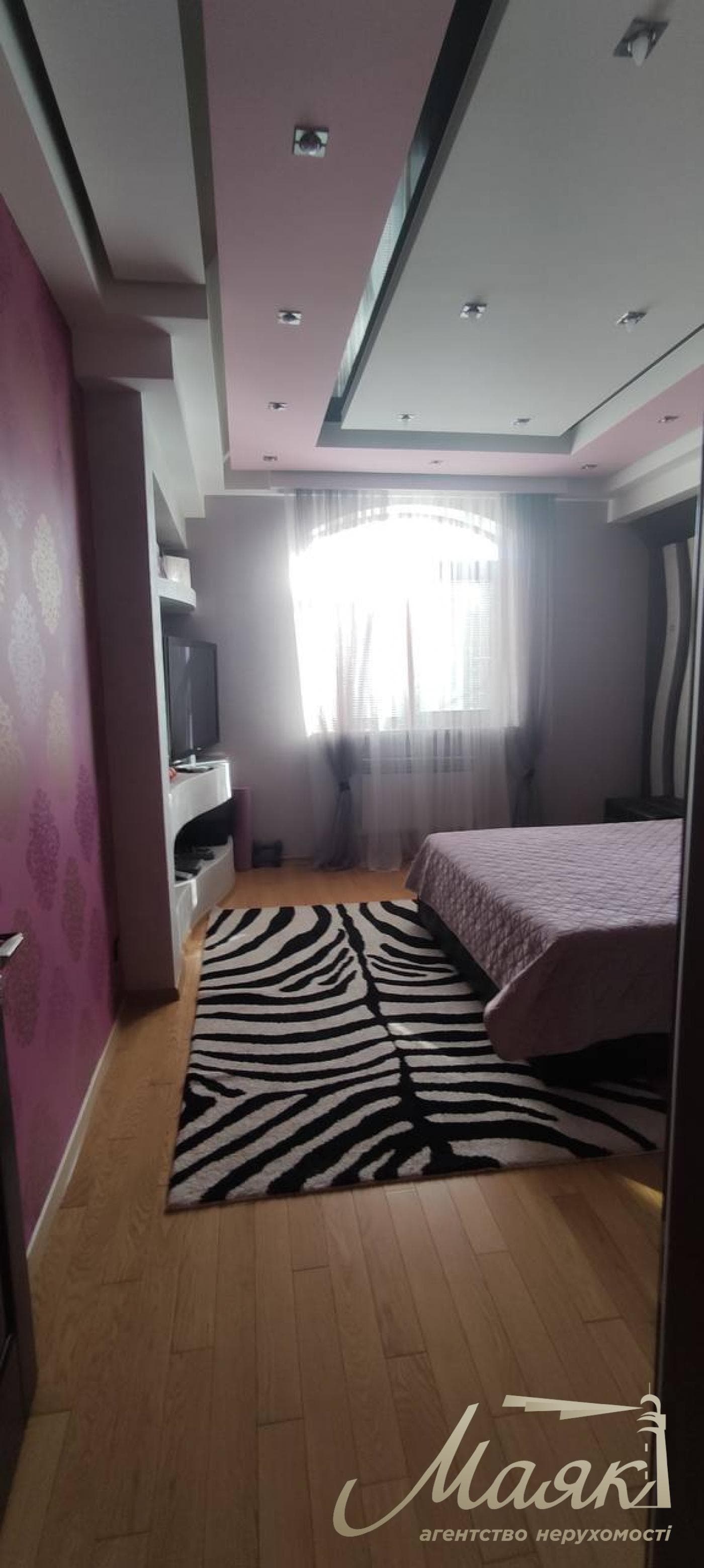 Сучасний будинок 235 м² із сонячними панелями, гаражем, дизайнерським ремонтом та ділянкою 9,8 соток!