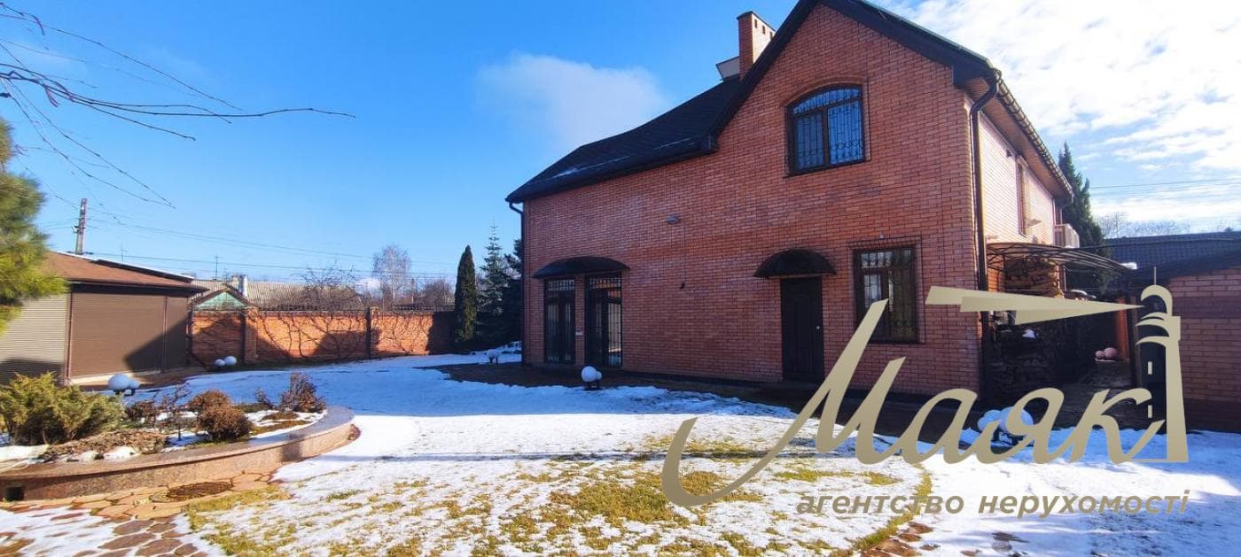Сучасний будинок 235 м² із сонячними панелями, гаражем, дизайнерським ремонтом та ділянкою 9,8 соток!
