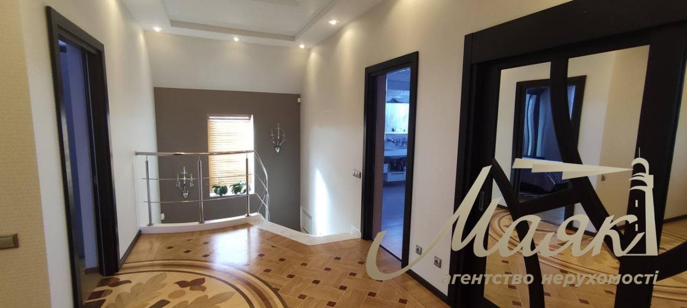 Сучасний будинок 235 м² із сонячними панелями, гаражем, дизайнерським ремонтом та ділянкою 9,8 соток!