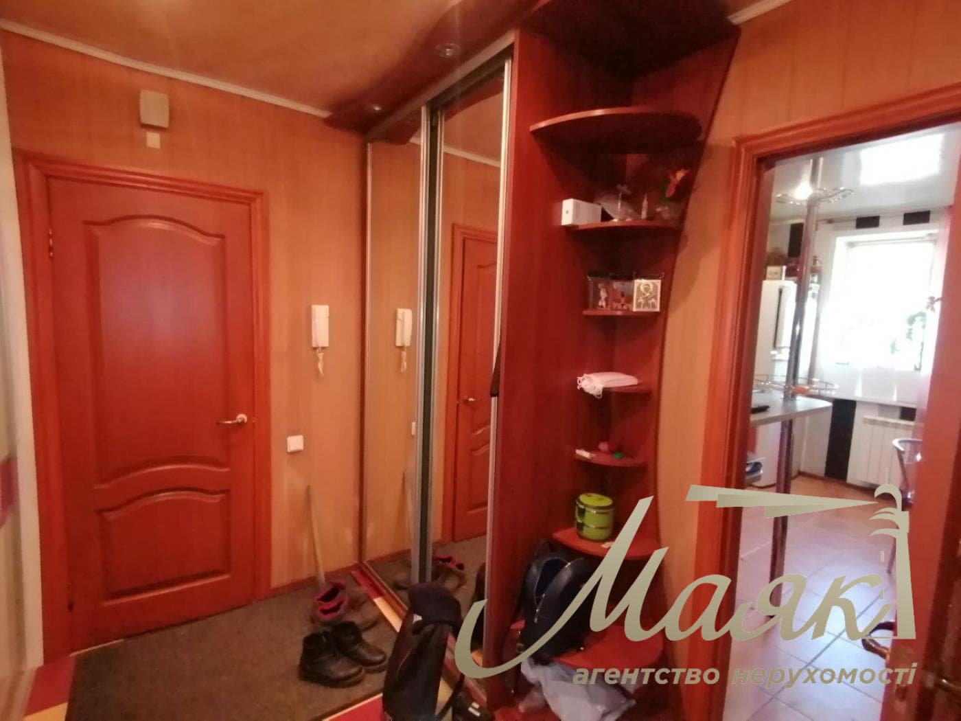 продам 3-к.кв.2/10,17-й мкрн.ул.Калнышевского