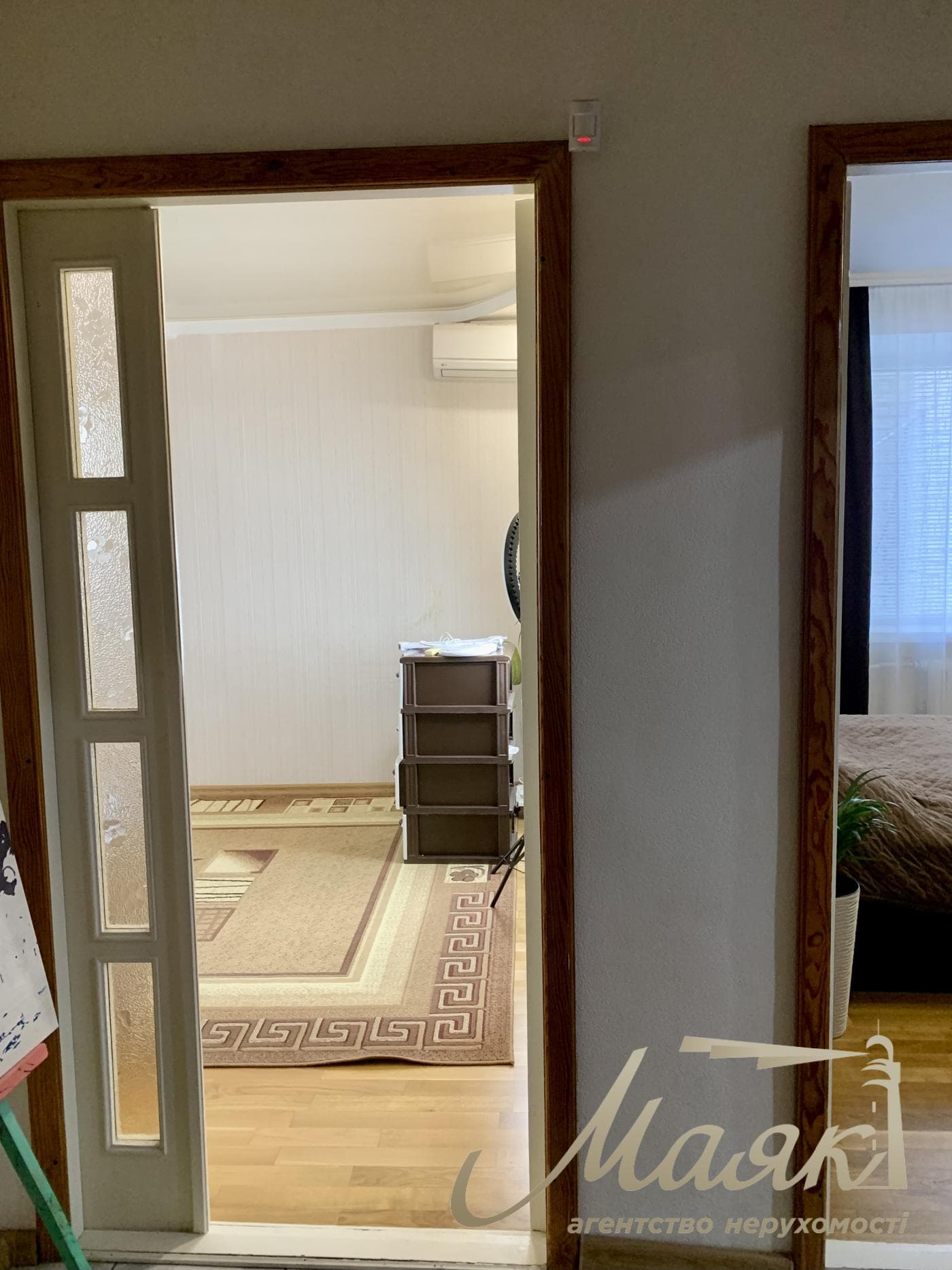 Продаж 2к кв на Бочарова з видом на парк СВІТЛО Є