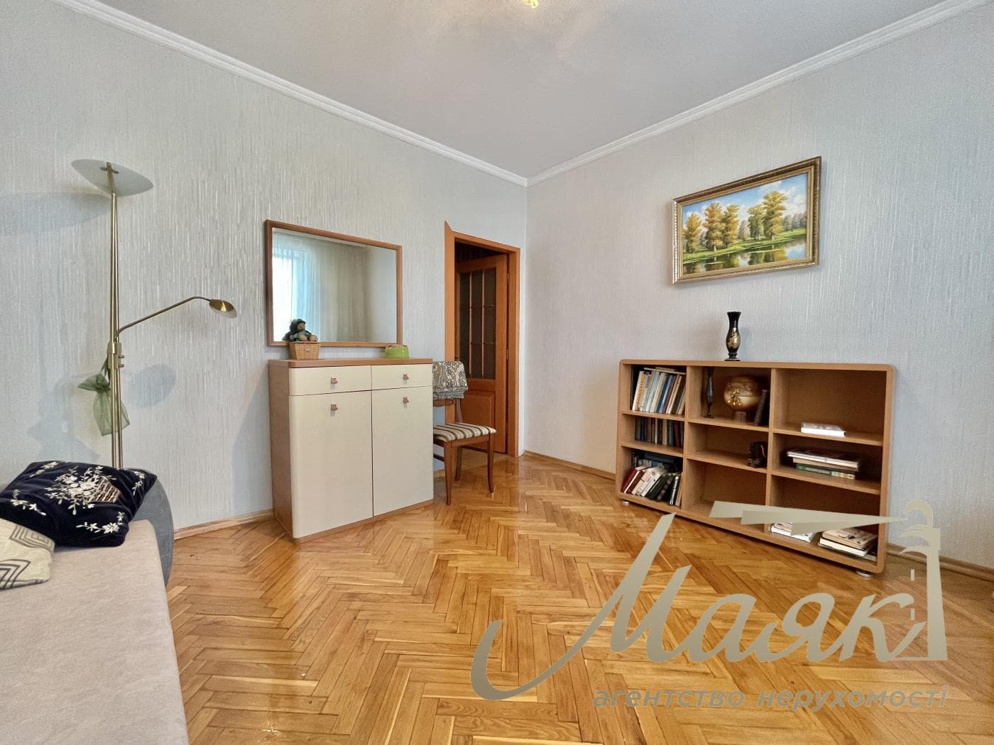 Продаж 2 кімн. квартири в «обкомівському» будинку