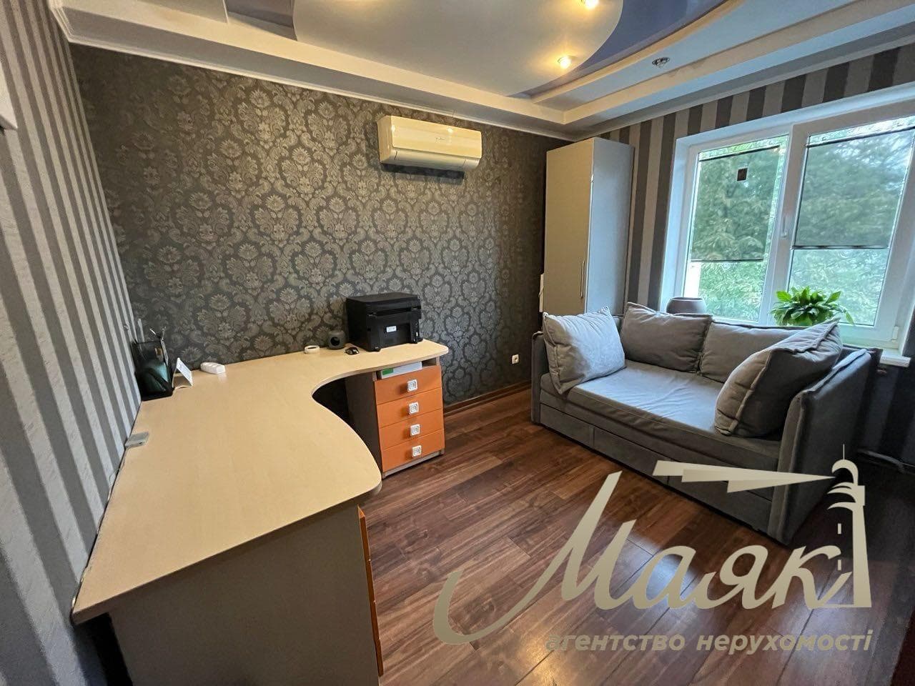 Продається простора 3-кімнатна квартира в центрі Олександрівського району