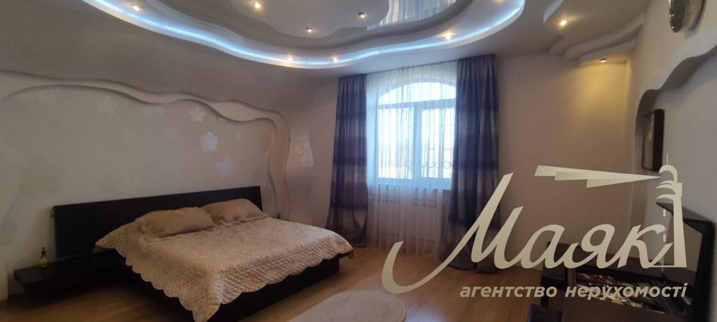 Сучасний будинок 235 м² із сонячними панелями, гаражем, дизайнерським ремонтом та ділянкою 9,8 соток!