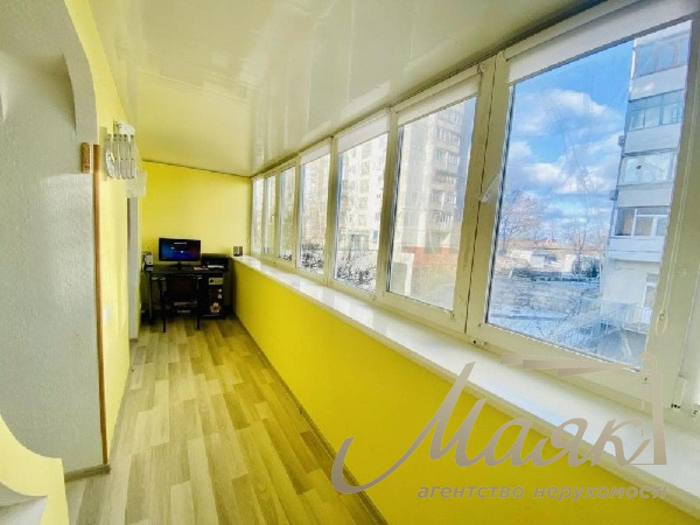 продам 2-к.кв.по Светлой,3/9,ЕВРОРЕМОНТ