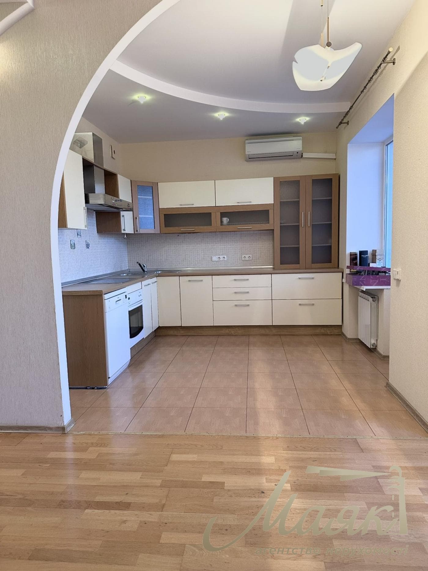 Продаж эксклюзивної 3 кімнатної квартири в Центрі міста