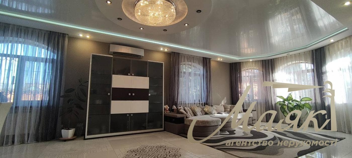 Сучасний будинок 235 м² із сонячними панелями, гаражем, дизайнерським ремонтом та ділянкою 9,8 соток!