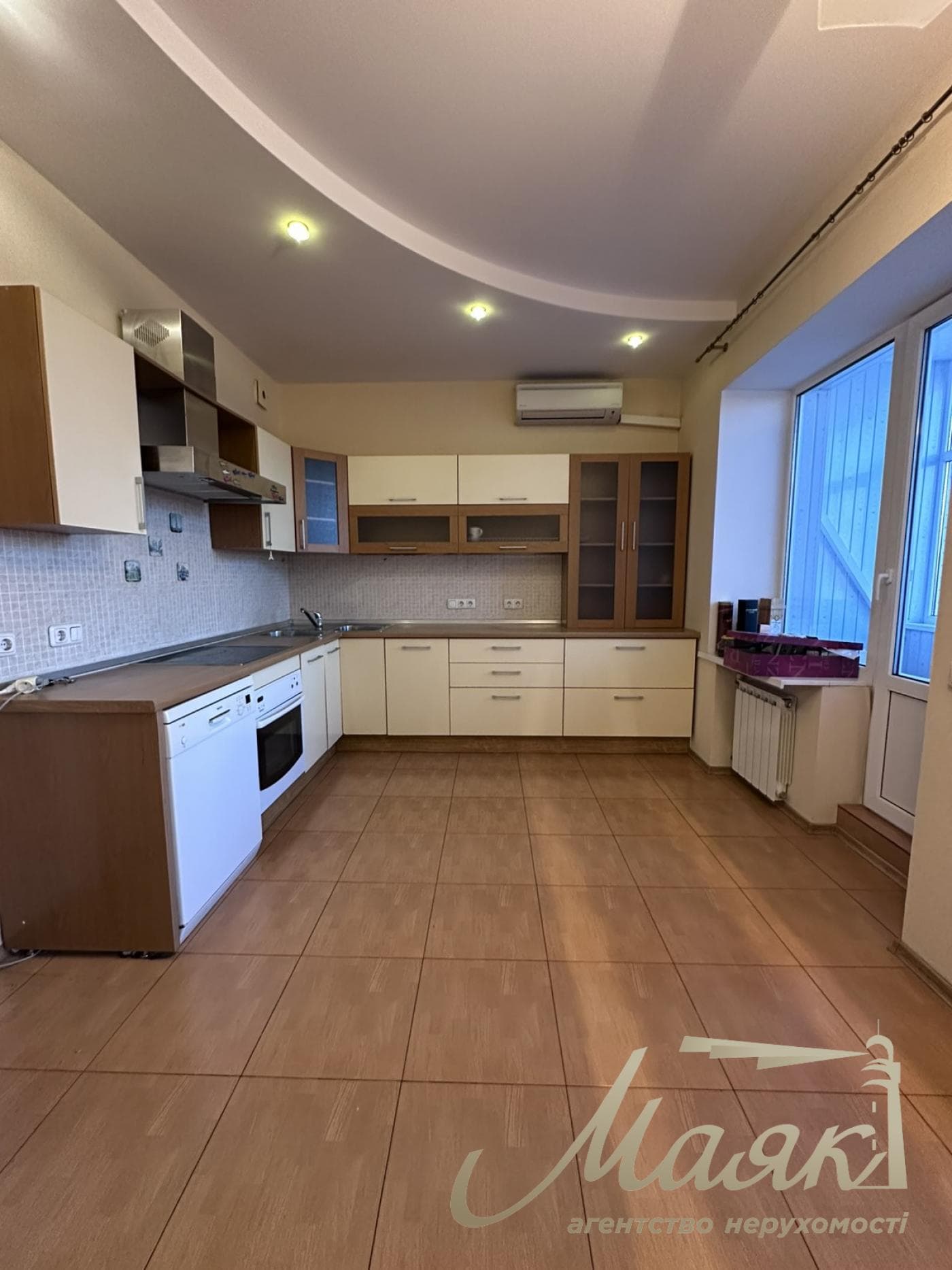 Продаж эксклюзивної 3 кімнатної квартири в Центрі міста