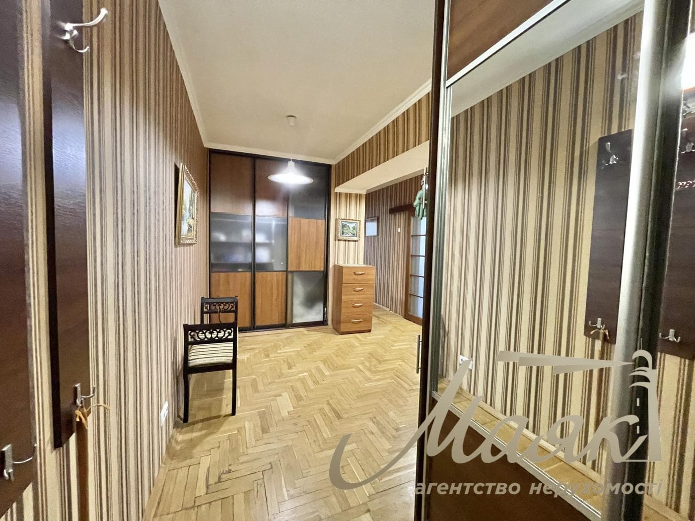 Продаж 2 кімн. квартири в «обкомівському» будинку