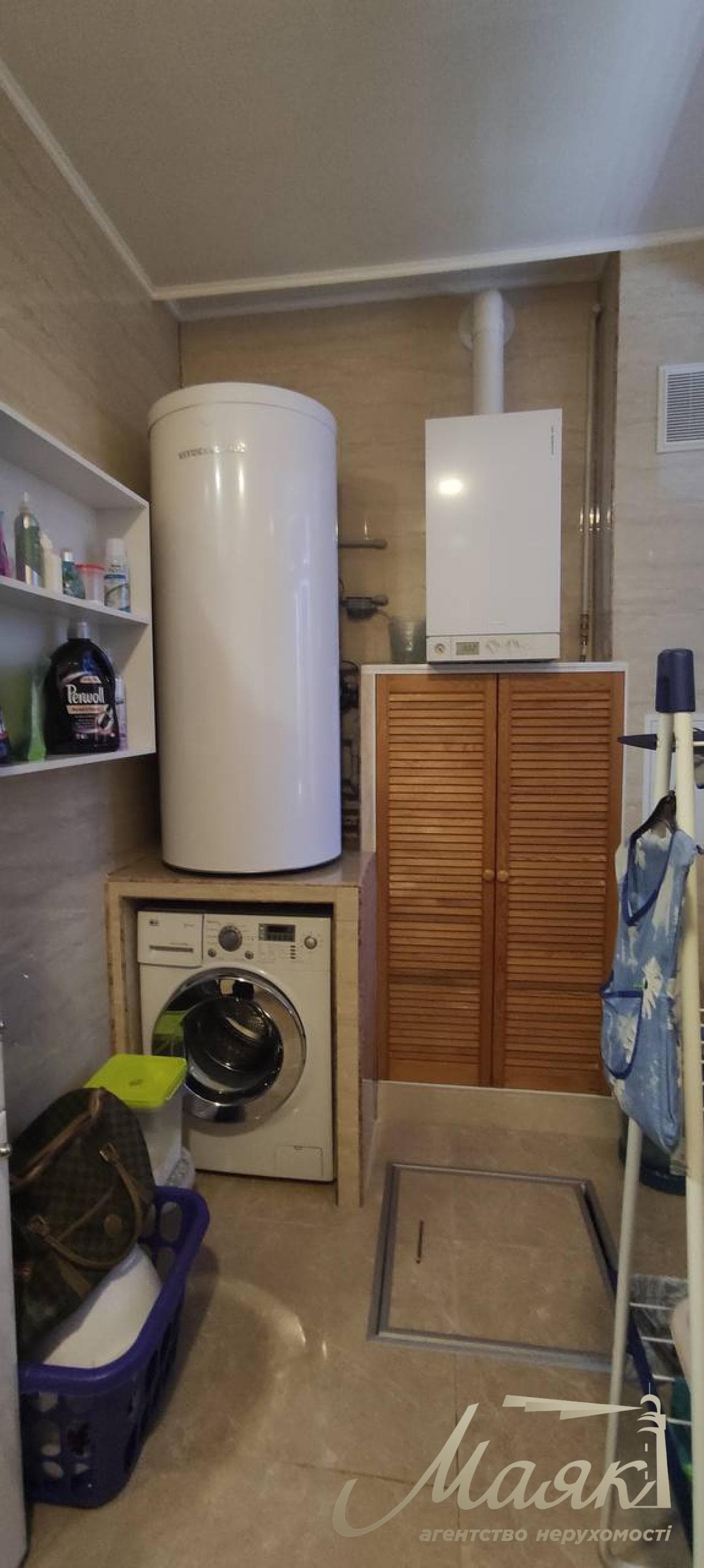 Сучасний будинок 235 м² із сонячними панелями, гаражем, дизайнерським ремонтом та ділянкою 9,8 соток!
