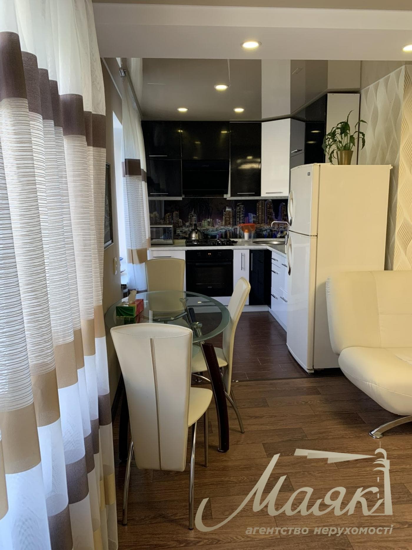 Продаж 3 кімнатної квартири Хортицький мк-рн