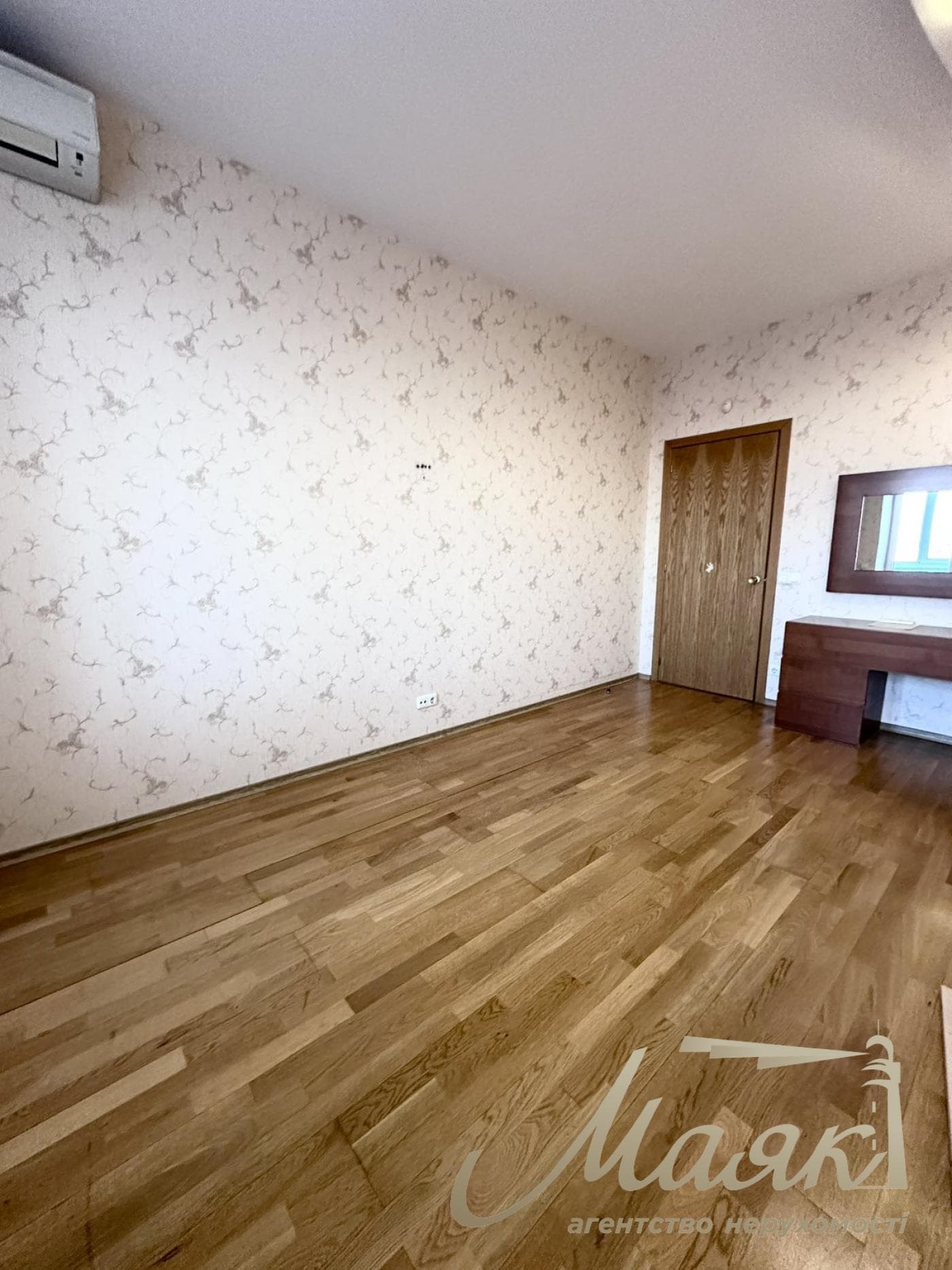 Продаж эксклюзивної 3 кімнатної квартири в Центрі міста