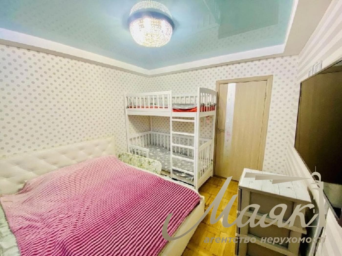 продам 2-к.кв.по Светлой,3/9,ЕВРОРЕМОНТ