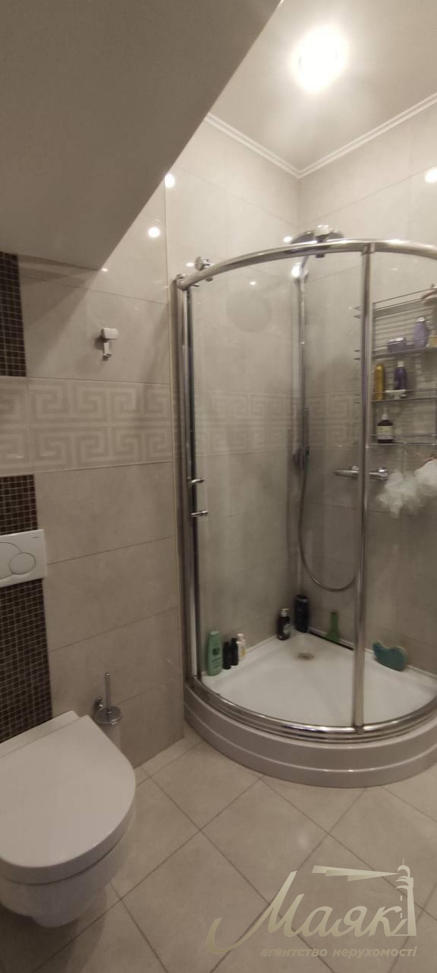 Сучасний будинок 235 м² із сонячними панелями, гаражем, дизайнерським ремонтом та ділянкою 9,8 соток!