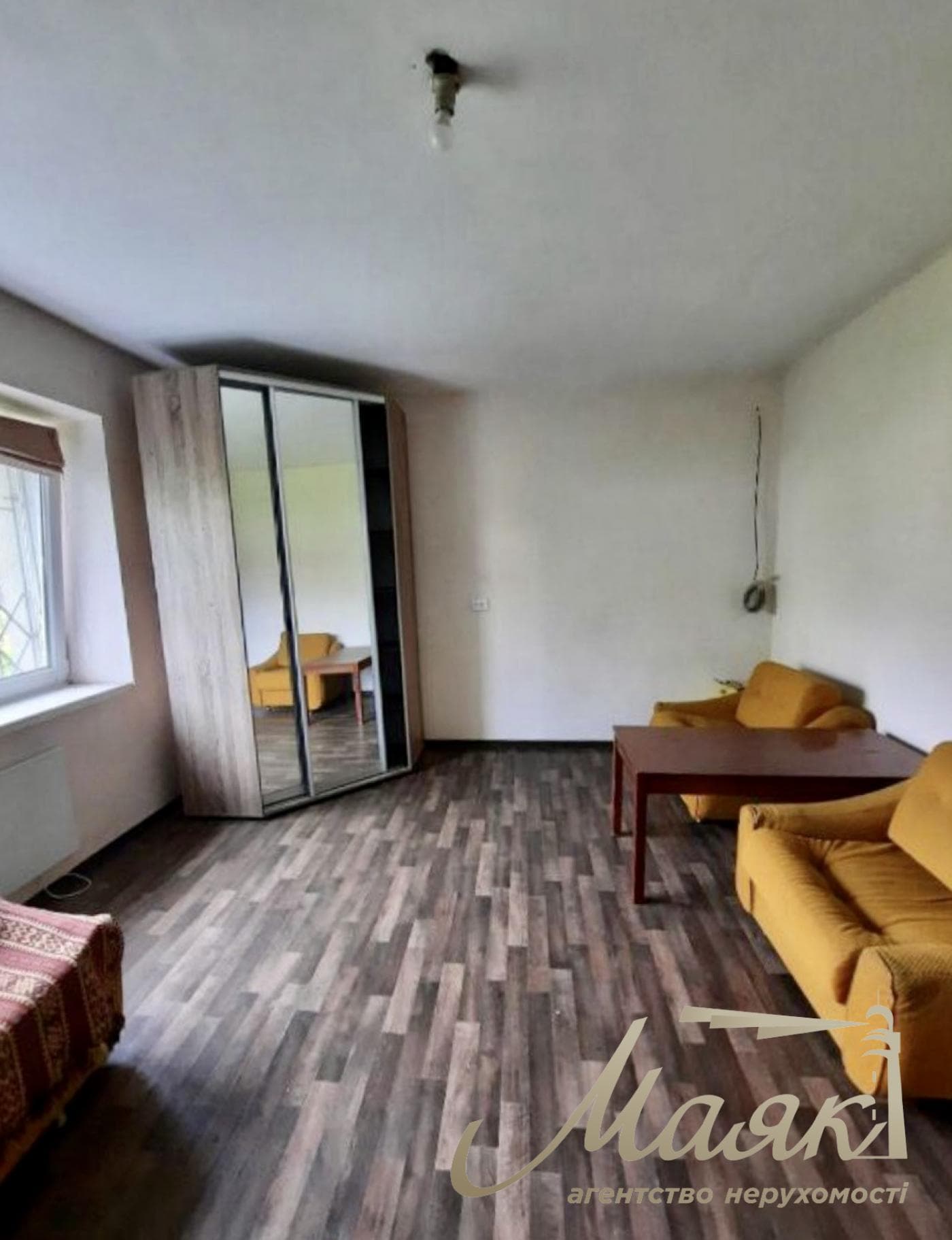 Продаж 1к квартири вул. Військбуд з ділянкою та ремонтом