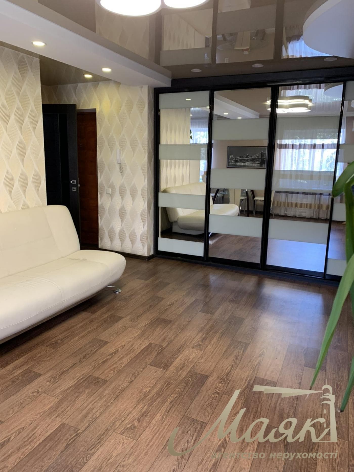 Продаж 3 кімнатної квартири Хортицький мк-рн