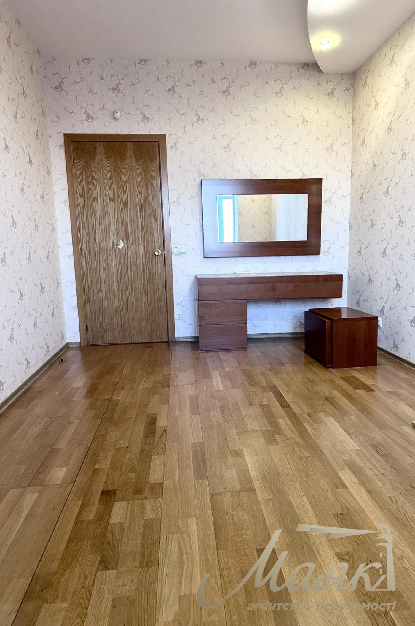 Продаж эксклюзивної 3 кімнатної квартири в Центрі міста