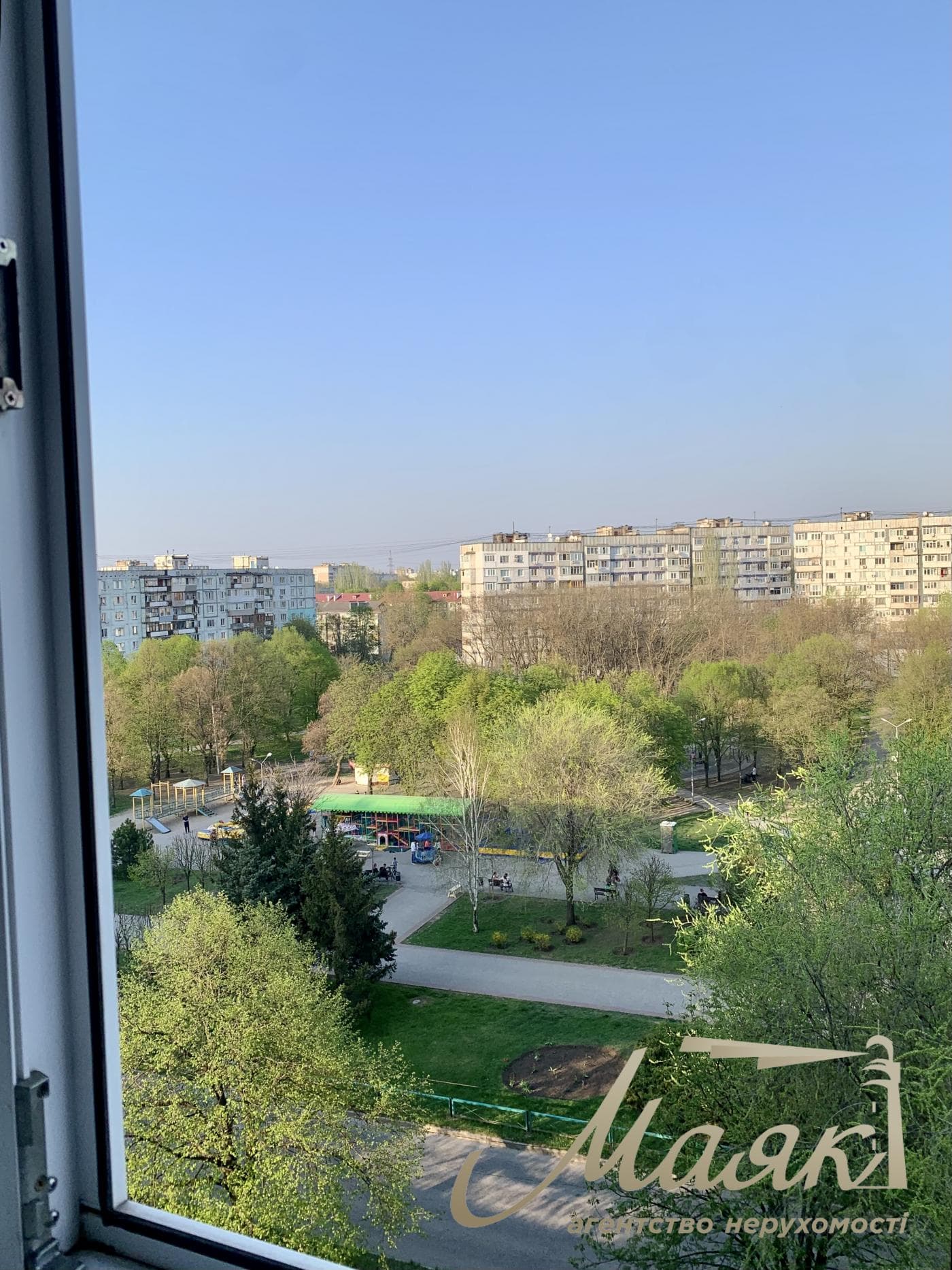 Продаж 2к кв на Бочарова з видом на парк СВІТЛО Є