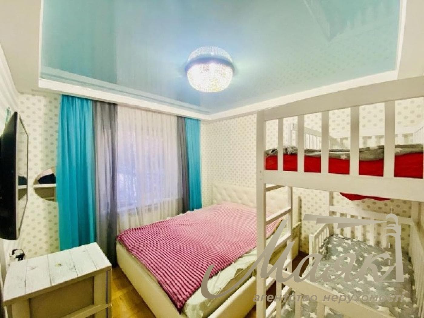 продам 2-к.кв.по Светлой,3/9,ЕВРОРЕМОНТ