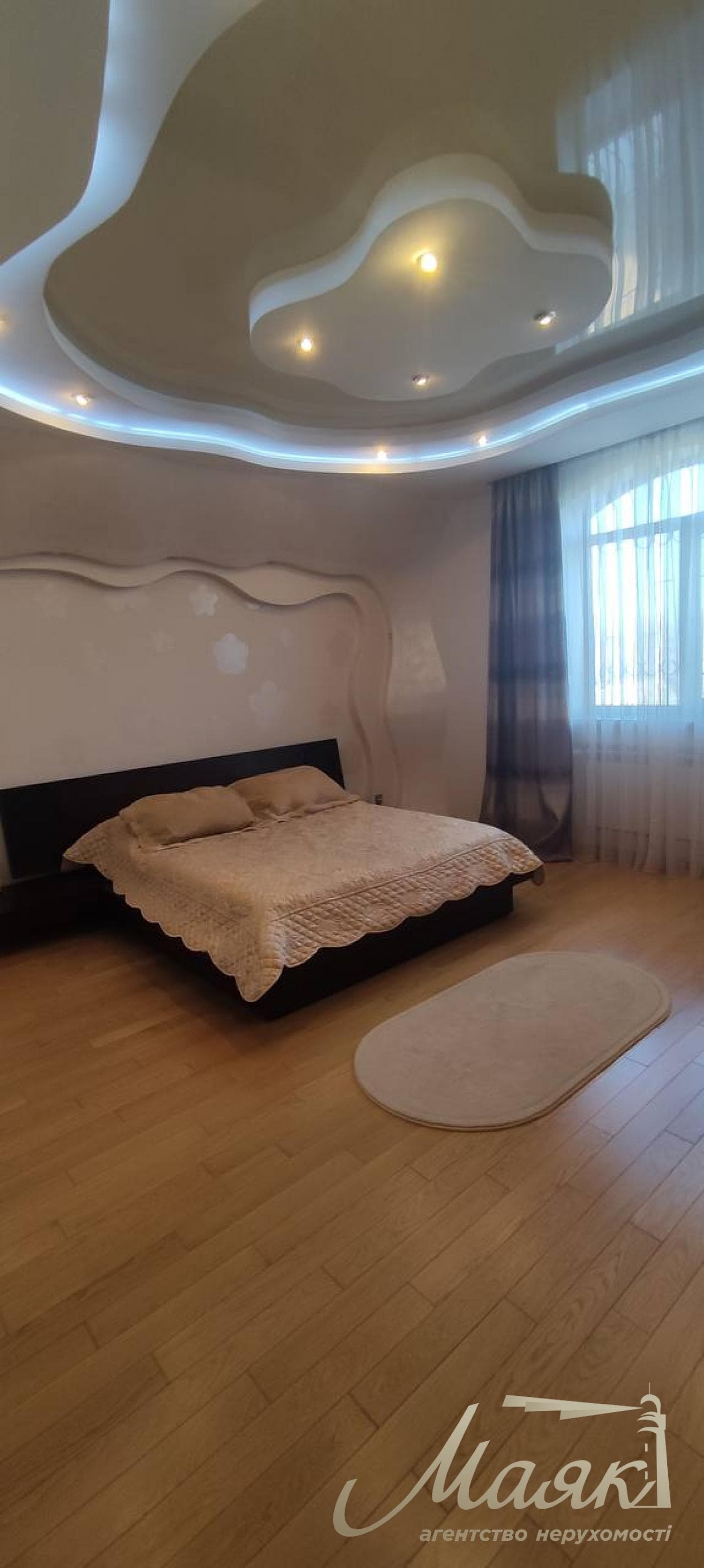 Сучасний будинок 235 м² із сонячними панелями, гаражем, дизайнерським ремонтом та ділянкою 9,8 соток!