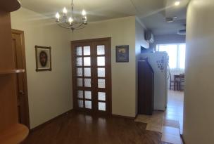 Предлагаем к продаже трехкомнатную квартиру в элитном доме в центре Александровского р-на.