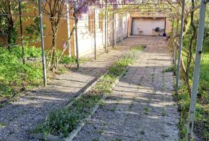 Продаж будинку з господарськими спорудами