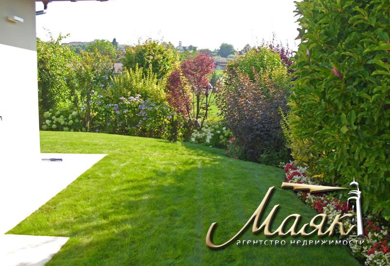 Вилла с бассейном.