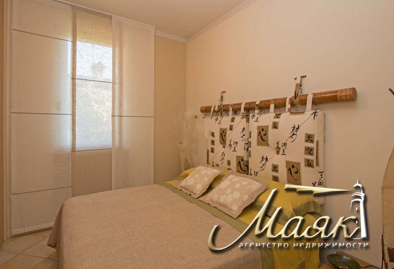 Вилла с бассейном.