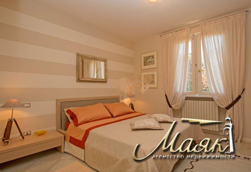 Вилла с бассейном.