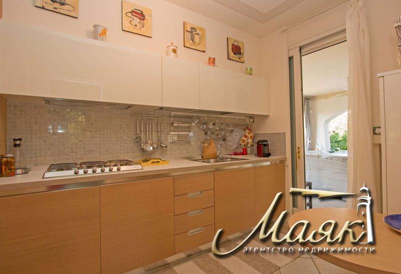 Вилла с бассейном.