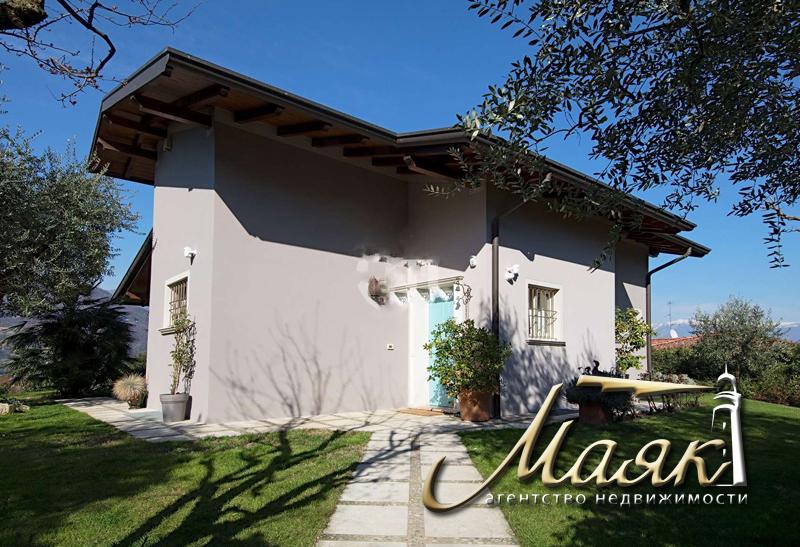 Вилла в Сан-феличе-дель-Бенако.