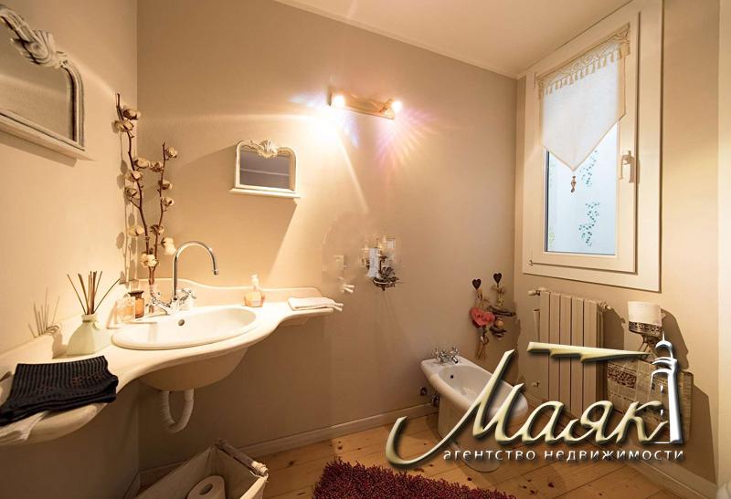 Вилла в Сан-феличе-дель-Бенако.