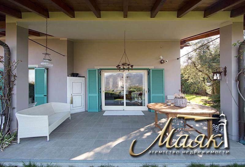 Вилла в Сан-феличе-дель-Бенако.