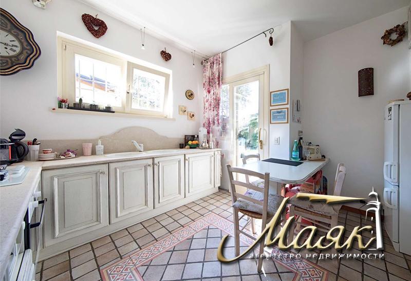 Вилла в Сан-феличе-дель-Бенако.