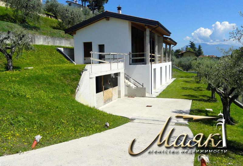 Вилла на озере Гарда.