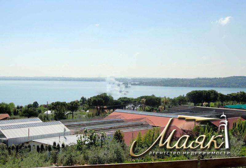 Вилла на озере Гарда.