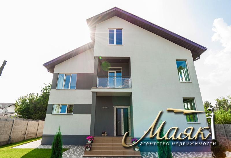 Предлагается к продаже дом с видом на Днепр.