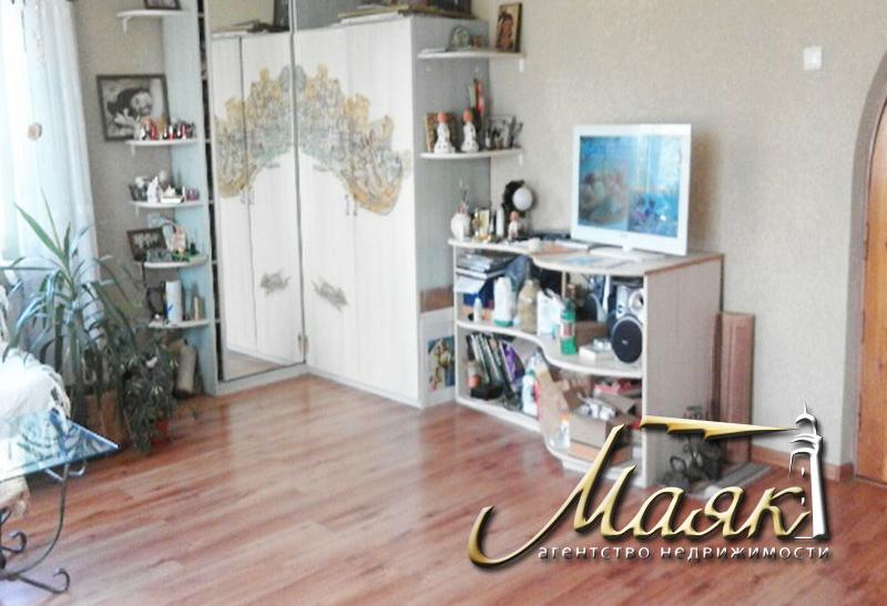 Предлагается к продаже прекрасная двухэтажная усадьба в г. Науйойи-Акмяне, Литва