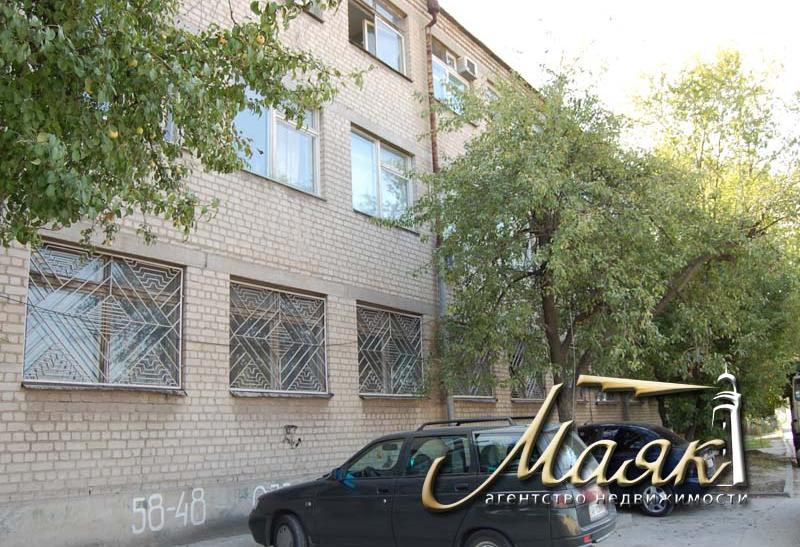 Предлагается к продаже отдельно стоящее здание в районе Дубовой рощи, состоит из 3-х этажей и подвала, общей площадью 1300 кв
